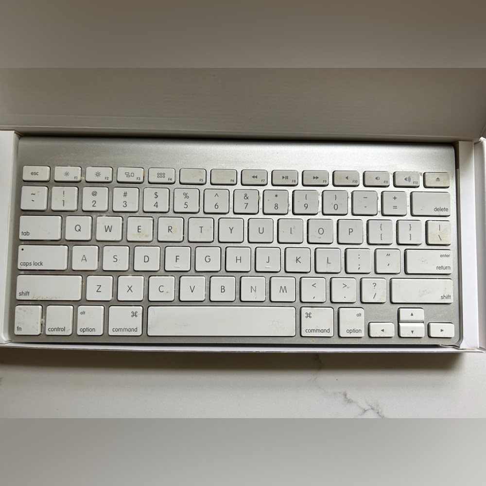 Apple Wireless Keyboard - White